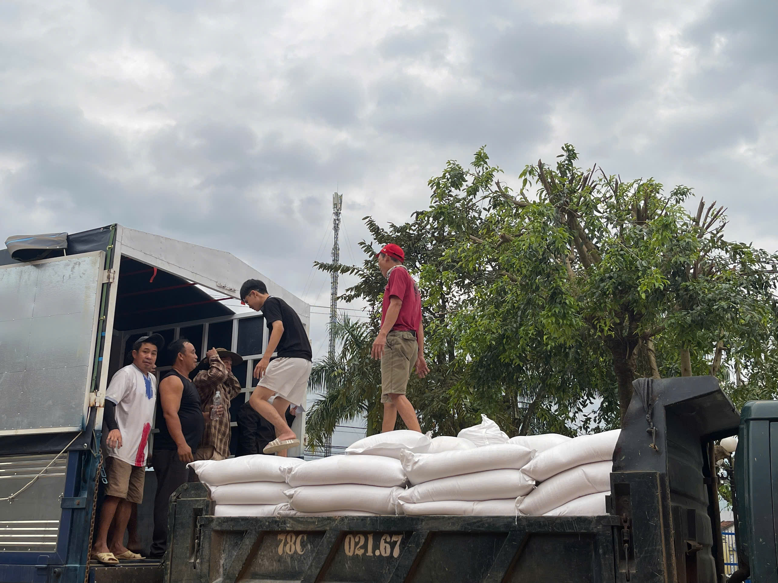 z7268075975800_bb7308071ab21963c5ae51fbde62749f